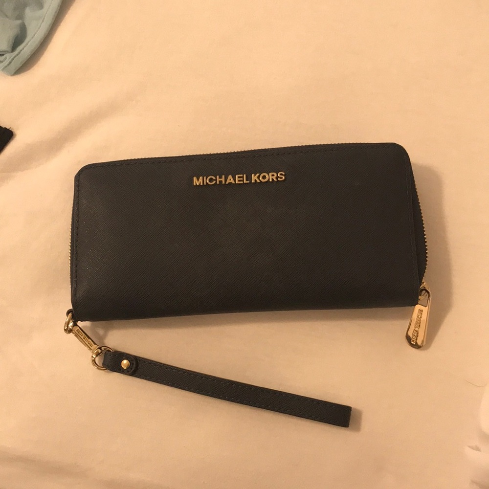 Michael kors jet set travel leather wristlet